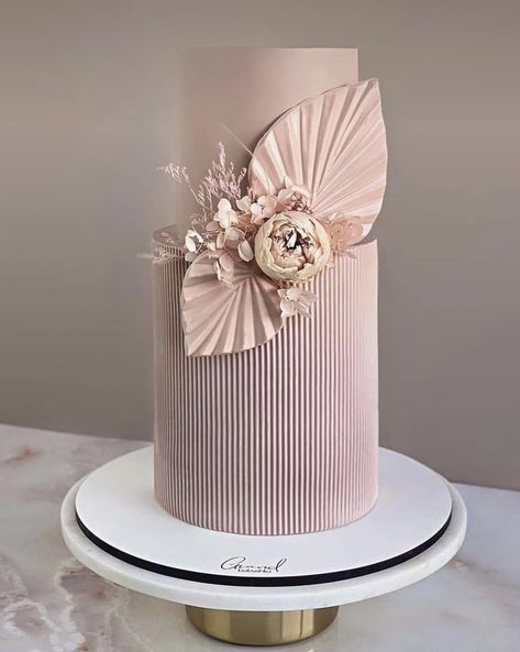 Origami Cake, Elegant Cake Pops, Exquisite Cakes, Wedding Cake Peach, Cake Designs For Girl, Cake Wallpaper, Cake Design Inspiration, Fondant Cake Designs, Beautiful Cake Designs