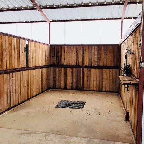 Horse Wash Stall, Wash Rack Ideas, Horse Wash Rack, Horse Stable Ideas, Dream Barn Stables, Barn Organization, Stable Yard, Barn With Living Quarters, Horse Farm Ideas