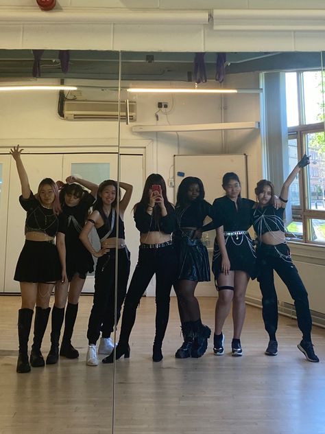 Group Dance Aesthetic, Dance Group Aesthetic, Kpop Dance Aesthetic, Dance Group Outfits, Dance Convention Outfits, Nicole Aesthetic, Kpop Performance, Rehersal Dress, Dancer Aesthetic