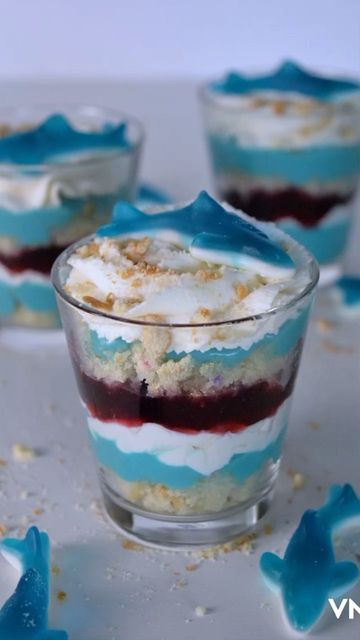 Taylor | Treats by Tay on Instagram: "Super easy to make these shark sweets your littles will love!" Beach Theme Desserts, Sand Dessert, Lake Theme, Baby Shower Treats, Themed Desserts, Dessert Cups, Trifle, Sweet Stuff, Beach Themes