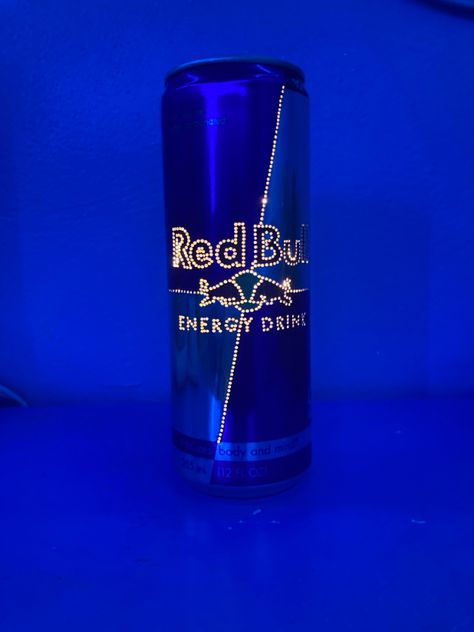 Red Bull Crafts, Redbull Can Diy, Red Bull Can Ideas, Redbull Can Art, Red Bull Can Art, Can Decorating Ideas, Red Bull Can Crafts, Redbull Can Room Decor, Monster Can Crafts