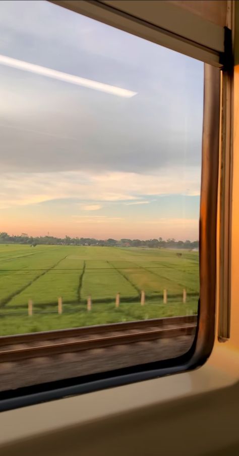 Bday Background, Train Window, Perjalanan Kota, Character Vibes, Travel Pictures Poses, Driving Photography, Sky View, Beautiful Views Video, Window View