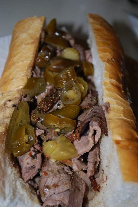 Slow Cooker Italian Beef Sandwiches, Chicago Italian Beef, Italian Beef Recipes, Dogs Recipes, Slow Cooker Italian, Slow Cooker Italian Beef, Italian Beef Sandwiches, Beef Sandwiches, Italian Deli