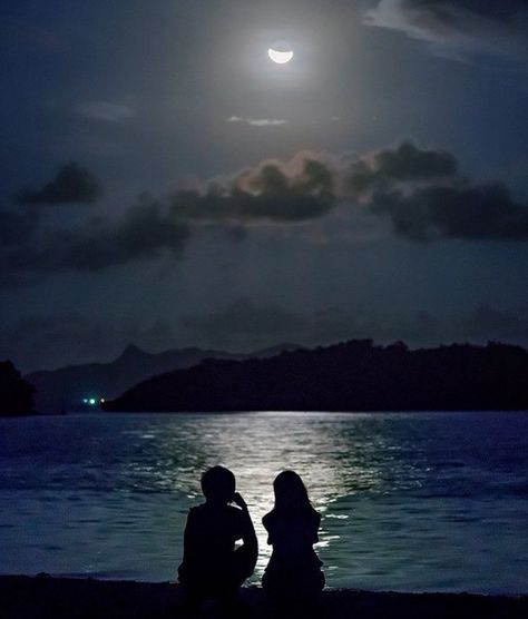 Light Poetry, Minecraft Meme, Dream Dates, Night Portrait, Beach At Night, 2160x3840 Wallpaper, Night Couple, Look At The Moon, Beach Night