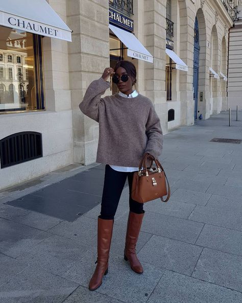 These 8 Fall Outfits Are Comprised Solely of Elevated Basics | Who What Wear Brown Riding Boots Outfit, Riding Boot Outfits, Brown Boots Outfit, Winter Boots Outfits, Fest Outfits, Legging Outfits, Trending Boots, Looks Street Style, Cute Fall Outfits