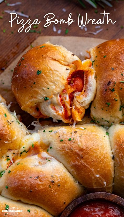 This Pizza Bomb Wreath is a shareable appetizer made with balls of dough filled with pizza sauce, mini pepperoni, and mozzarella, baked until golden. Then, the warm rolls are brushed with garlic butter, making it a hit with kids and adults alike! Pizza Rolls With Garlic Butter, Shareable Appetizers, Pepperoni Rolls Recipe, Pepperoni Bites, Pepperoni And Mozzarella, Pizza Balls, Pizza Sliders, Pizza Bomb, Yeast Dough Recipe