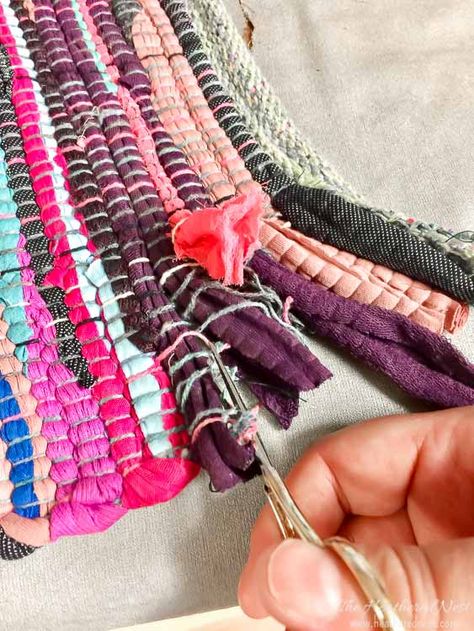 Rug Bags Handbags Diy, Rug Purse, Sustainable Crafts, Diy Fringe, Diy Purse Organizer, Diy Purses, Rag Rug Diy, Rag Rug Tutorial, Handbag Tutorial