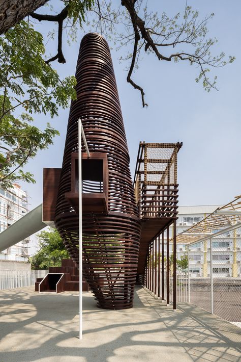 Backyard Treehouse, Plastic Playground, Playgrounds Architecture, Wooden Playground, Pavilion Design, Park Landscape, Park Designs, Playground Design, Play Structure