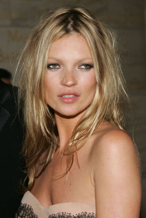 kate moss signature boho waves Kate Moss Hair, Kate Moss Style, Boho Waves, Queen Kate, Blonde Hair Looks, Hair Journey, Kate Moss, Emilio Pucci, Messy Hairstyles