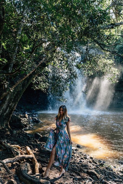 Summer Style | Floral Wrap Maxi Dress Urban Fashion Photography, Nature Photoshoot, Waterfall Photography, Outdoor Photoshoot, Fashion Photography Poses, Shooting Photo, Outdoor Fashion, Photography Nature, Photoshoot Inspiration