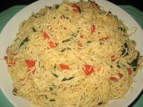 Better Than Olive Garden Pasta Pomodoro. Soooo easy! Use half whole wheat pasta to make it extra healthy. Photo by AbbieReal Cappellini Pasta, Pasta Pomodoro Recipe, Pomodoro Recipe, Olive Garden Pasta, Garden Pasta, Pasta Pomodoro, Whole Wheat Pasta, Crushed Red Pepper Flakes, Crushed Red Pepper