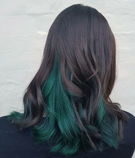 Undercolor Hair, Underdye Hair, Under Hair Color, Dark Green Hair, Hair Color Underneath, Peekaboo Hair, Teal Hair, Dyed Hair Inspiration, Pretty Hair Color