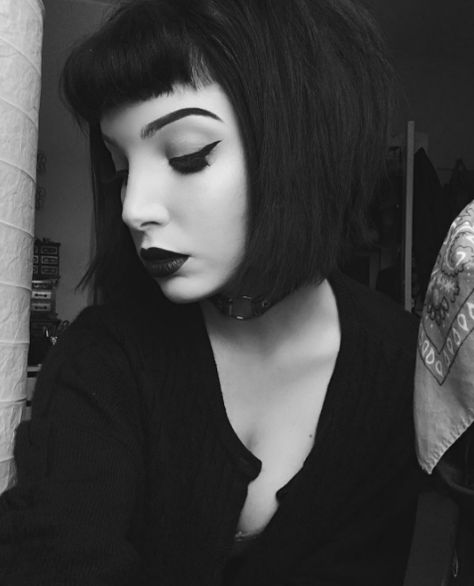 Gothic Bob Hairstyle, Goth Bob With Bangs, Goth Bob Haircut, Bettie Bangs Short Hair, Vamp Bangs, Short Goth Hairstyles, Goth Short Hair, Short Goth Haircuts, Goth Haircuts