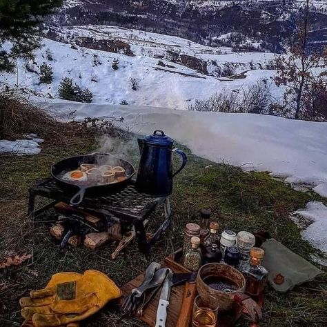 Camping Aesthetic, Bushcraft Camping, Adventure Aesthetic, Winter Camping, Wilderness Survival, Into The Wild, Camping Survival, Survival Prepping, Camping Life