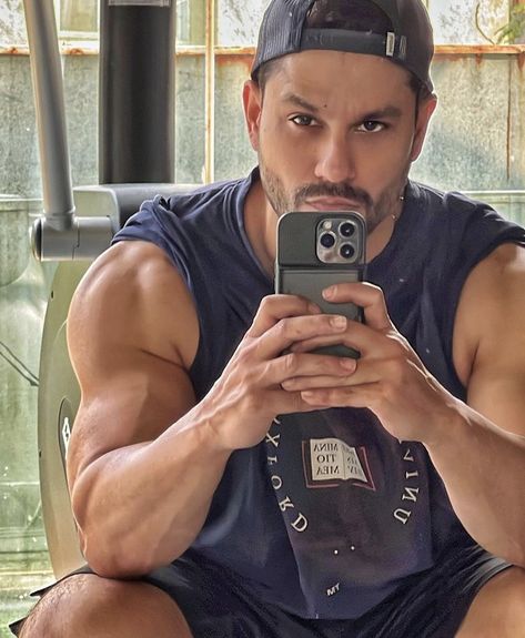 Kunal Khemu, Indian Movies, Ultra Hd, Hd Images, Health Tips, Click Here, Life Quotes, Mirror Selfie, Actors