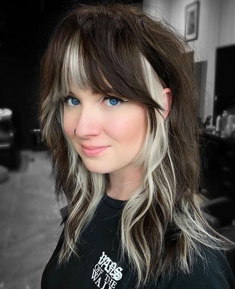 Peekaboo Bangs, Blonde Peekaboo Highlights, Hair Dues, Blonde Underneath, Natural Dark Hair, Hidden Hair Color, Hair Muse, Peekaboo Hair Colors, Peekaboo Highlights