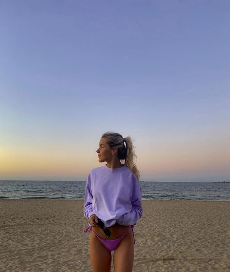 💜” • Nov 25, 2020 at 6:37am UT Surfergirl Style, Beach Instagram Pictures, Beach Sweater, Beach Sweatshirt, Summer Poses, Summer Picture Poses, Winter Beach, Shotting Photo, Beach Pictures Poses