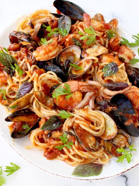 The ultimate seafood spaghetti recipe or Spaghetti Frutti di Mare, made with baby clams, mussels, squid & shrimp in a thick red tomato sauce. | CiaoFlorentina.com @CiaoFlorentina @RaguSauce #ad Frutti Di Mare Recipe, Seafood Spaghetti, Arrabiata Sauce, Mixed Seafood, Pasta Seafood, Resep Pasta, Seafood Mix, Seafood Pasta Recipes, Traditional Italian Dishes