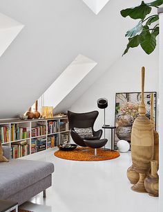 Reading Nook Ideas For Adults, Attic Living Rooms, Benefits Of Yogurt, Modern Attic, Attic Living Room, Attic Room Ideas, Attic Organization, Reading Nook Ideas, Reading Corners