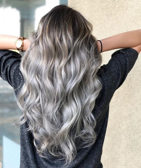 50 Pretty Ideas of Silver Highlights to Try ASAP - Hair Adviser Brown And Silver Hair, Highlights On Dark Brown Hair, Straight Hair Highlights, White Blonde Highlights, Highlights Hairstyles, Silver Hair Highlights, Gray Balayage, Silver Blonde Hair, Bronde Hair