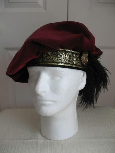 Medieval Hats, Beret Pattern, Medieval Costume, Medieval Clothing, Medieval Fashion, Costume Hats, Historical Costume, Fantasy Clothing, Fantasy Fashion