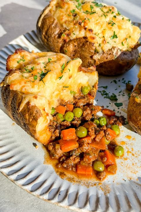 Shepard Pie Stuffed Potatoes, Shepard’s Pie Baked Potato Recipe, Shepards Pie Stuffed Baked Potatoes, Shepherds Pie Stuffed Baked Potato, Shepherds Pie Baked Potatoes, Twice Baked Shepards Pie Potatoes, Shepards Pie Stuffed Potatoes, Shepherds Pie Potato Skins, Shepherds Pie Stuffed Potatoes