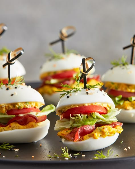 Devilled BLT Egg Sliders Devilled Eggs Recipe Best, Charcuterie Ideas, Meal Inspiration, Best Appetizer Recipes, Deviled Eggs Recipe, Boiled Egg, Party Food Appetizers, Food Platters, Deviled Eggs