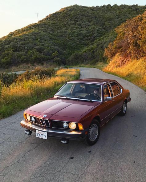 80s Bmw, Classic Car Photoshoot, Car Photoshoot, Bmw E34, Classic Aesthetic, Bmw 7 Series, Black Femininity, Nice Cars, Classy Cars