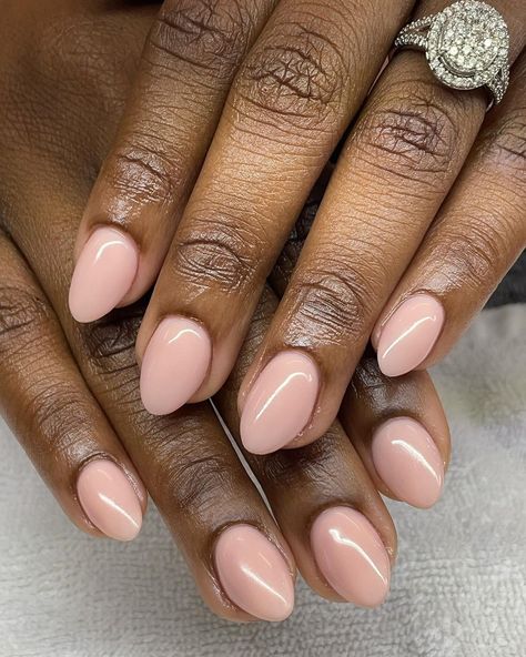 Nail Color Black Women, Neutral Nails Black, Neutral Nails Black Women, Natural Nails Real, Shorts Nails, Acrylic Nails Nude, Classy Acrylic, Pretty Manicures, Apricot Color