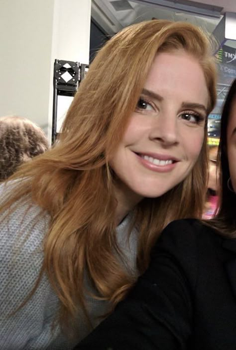 Suits Tv Series, Donna Paulsen, Sarah Rafferty, Suits Tv, Suits Series, Loving Relationship, Amy Adams, Light Hair, Girl Crush