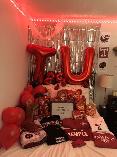 College decision bed decoration College Decision Bed Decorating, Bed College Decision, Temple University Aesthetic, Decision Day College Pictures, College Decision Bed, Trunk Party Ideas College, College Decorations, Graduation Party University, Signing Ideas