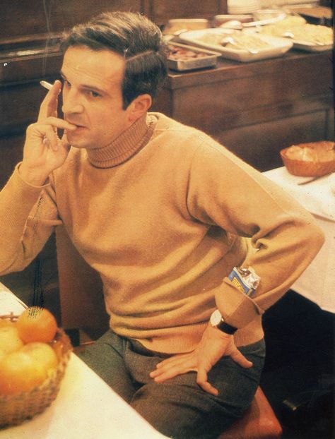 art has a twt account on Twitter: "i'm obsessed with this… " John Cassavetes, Gena Rowlands, Francois Truffaut, Criterion Collection, Andre Kertesz, Jeremy Allen White, Directors Chair, Good Cigars, Hate Men