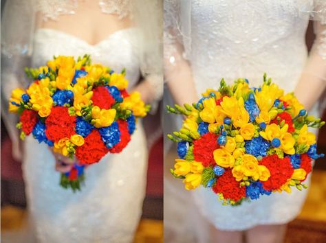 Smu Graduation, Yellow Place Setting, Yellow Blue Wedding, Yellow Flower Arrangements, Yellow Wedding Cake, Spanish Colors, Red Bouquet, Pastel Red, Book Flowers