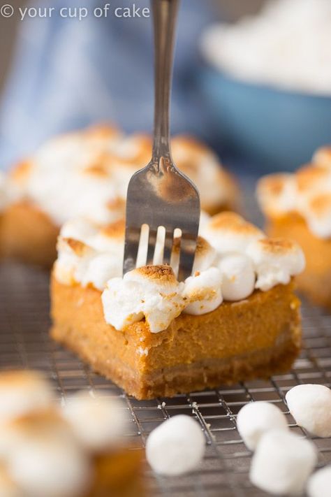 Sweet Potato Pie Bars for Thanksgiving Dessert Sweet Potato Pie Bars, Pumpkin Pie Bars Recipe, Sweet Potato Dessert, Vegetable Pie, Sweet Potato Pies Recipes, Potato Bar, Pie Bar Recipes, Pumpkin Pie Bars, Recipes With Marshmallows