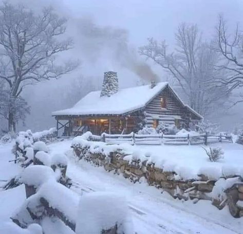 Cabins In The Snow, Snowy Cabin In The Woods, Winter Warlock, Cabin In Winter, Cabin Snow, Snow Cabin, Snowy Cabin, Cabin Rustic, Beautiful Winter Scenes