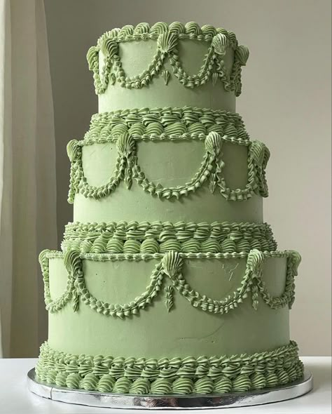 Olive Green Wedding Cake, Olive Green Cake, Round Vintage Cake, Olive Core, Wedding Cake Dark, Shrek Wedding, Shrek Cake, Lambeth Cake, Bolo Vintage