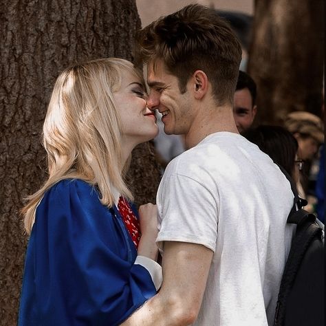 Spiderman Kiss Scene, Spider Man Kiss, Gwen Stacy Spiderman, Emma And Andrew, Spiderman No Way Home, Spider Men, Andrew Garfield Spiderman, Garfield Spiderman, Marvel Couples