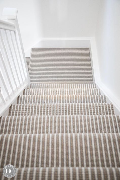 Country Chic Living Room, Stairway Carpet, Striped Stair Runner, Carpet Staircase, Striped Carpets, Flooring For Stairs, Fall Living Room Decor, Living Room Tiles, Fall Living Room