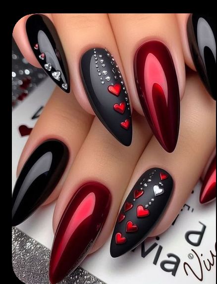 Red Black Nails Ideas, Black And Maroon Nail Designs, Nails Ideas Red And Black, Corset Nails Designs, Pretty Red Nails Design, Black Red Nails Design, Romantic Nails Designs, Evil Queen Nails, Black And Red Christmas Nails