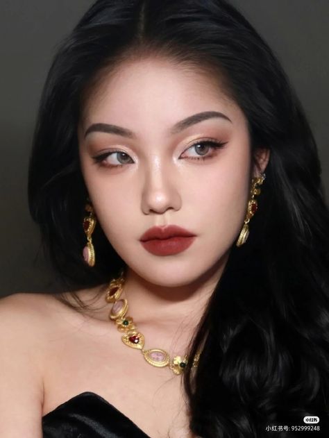 Crazy Rich Asians Makeup, Royal Makeup Looks, Red Wedding Makeup, Hollywood Glamour Makeup, Gorgeous Eye Makeup, Witch Goddess, Vintage Makeup Looks, Smokey Eye Look, Red Carpet Makeup