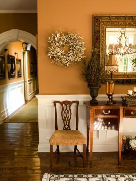 Inspiration for Fall Paint Colors - Favorite Paint Colors Blog Easy Fall Decor, Casa Country, Foyer Decorating, Casa Vintage, Entryway Ideas, Tuscan Decorating, Room Paint Colors, Small Entryway, Paint Colors For Living Room