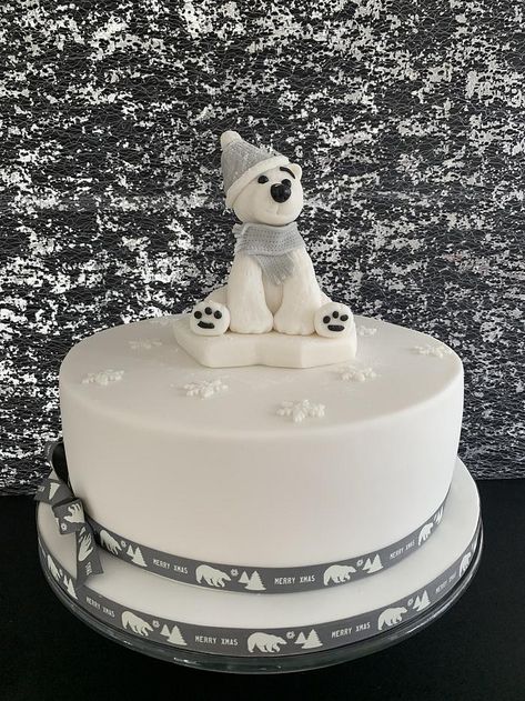 Arctic Cake, Sofia Birthday Cake, Christmas Polar Bear, Polar Bear Christmas, Photo Folder, Christmas Cake Decorations, Getting Over, Dog Cake, Fondant Icing