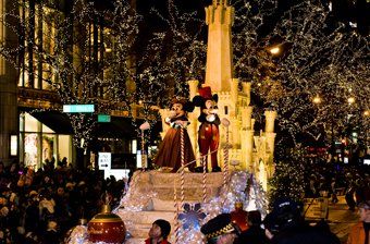 lights_47_web.jpe Chicago Magnificent Mile, Chicago Christmas, Chicago Vacation, Lights Festival, Best Christmas Lights, Magnificent Mile, Christmas Light Displays, Kid Friendly Activities, Christmas Parade