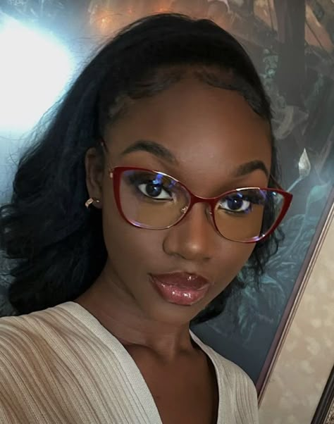 Cat Eye Glasses Black Women, Glasses Inspiration Oval Face, Everyday Makeup With Glasses, Soft Dramatic Glasses, Glasses For Dark Skin Women, Glasses Inspo Black Women, Cateye Glasses Aesthetic, Big Glasses Frames Round Face, Prescription Glasses Aesthetic