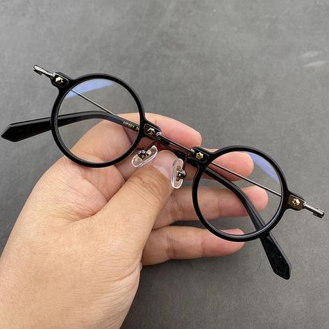 Round Glasses Men, Small Round Glasses, Mens Eye Glasses, Glasses Frames Trendy, Classic Glasses, Retro Eyeglasses, Glasses Prescription, Vintage Eyeglasses Frames, Wooden Glasses