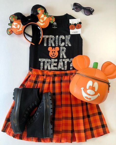 Nilsa | Flat Lays | Fashion | Merch on Instagram: "🎃🎃 The closer we get to Halloween the more excited I get for all that yummy Candy! 🎃 This #disneyflatlay is all about the candy for me 😂 Who has a trip planned to go to MNSSHP at @waltdisneyworld Comment below when you’re going 😊 -Pumpkin Mickey Crossbody @loungefly -Ears @Loungefly and @disneyparks -Shirt @disneyparks -Skirt @hottopic -Earring @femmedebloom_shop #flatlay #disneyhalloween #pumpkinmickey #mnsshp #disneystyle #disneyfashi Pumpkin Mickey, Disney Fall, Yummy Candy, Disney Outfit, Trick R Treat, Flatlay Styling, Flat Lays, Disney Halloween, Disney Outfits