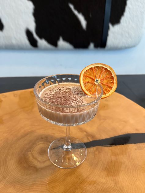 Chocolate Orange Espresso Martini – VODKOW - The Future of Cream Liquor Chocolate Orange Espresso Martini, Orange Espresso, Orange Martini, Orange Wheels, Mocha Chocolate, Recipes Chocolate, Dried Oranges, Chocolate Shavings, Espresso Martini