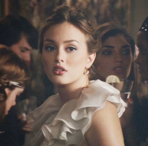 Mode Gossip Girl, Estilo Blair Waldorf, Blair Waldorf Aesthetic, Blair Waldorf Gossip Girl, Blair And Serena, Blair Waldorf Style, Gossip Girl Aesthetic, Obsessed With Her, Chuck And Blair