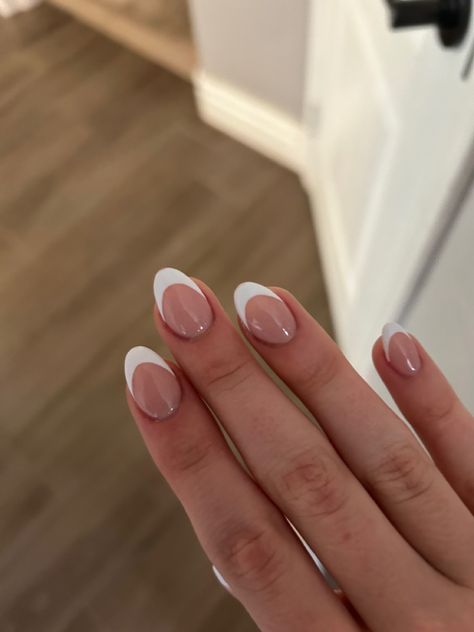 short, round, almond, white, classy, chic, elegant, basic, bubble bath, acrylic, dip, long, coffin, square, summer, winter, spring, fall, fun nails Mini French Tip Nails, French Wedding Nails, Slay Nails, Nail Inspired, French Tip Gel Nails, Teen Nails, Hoco Nails, Gel Nails French, Nail Techniques