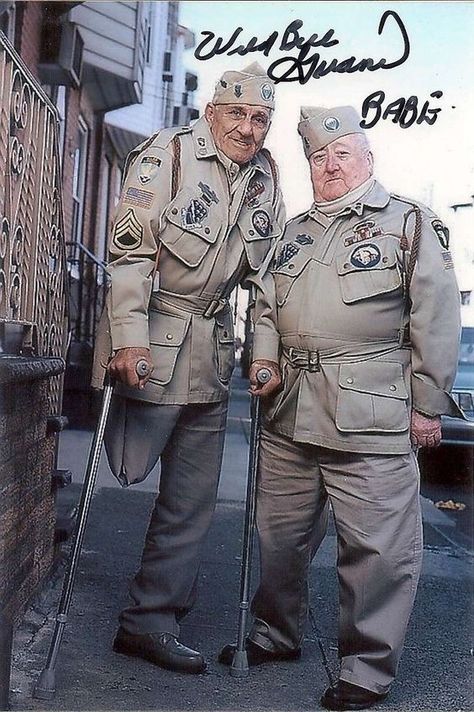 Bill Guarnere and Babe Heffron first met as members of Easy Company, even though they'd grown up just a few miles from each other in Philadelphia. They became lifelong best friends, and died just a few weeks apart in 2015. Bill Guarnere, Easy Company, Operation Overlord, 101st Airborne Division, Band Of Brothers, Great Pic, Military Heroes, American Soldiers, American Patriot